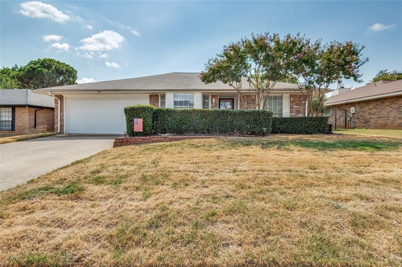 500 Bayberry Lane, Euless TX 76039 - Photo 2