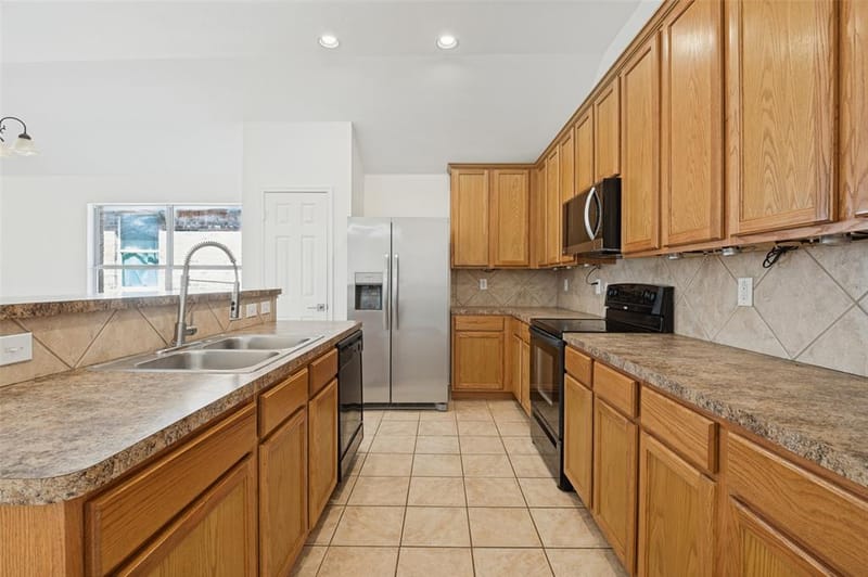536 Cross Ridge Circle N, Fort Worth TX 76120 - Photo 6