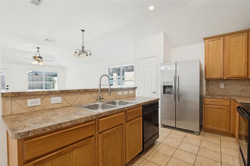 536 Cross Ridge Circle N, Fort Worth TX 76120 - Photo 7