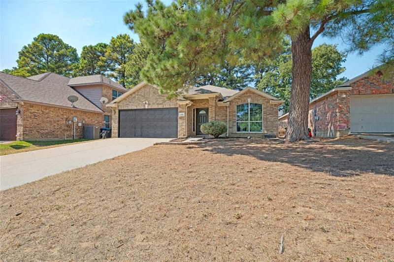 536 Cross Ridge Circle N, Fort Worth TX 76120