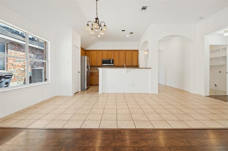536 Cross Ridge Circle N, Fort Worth TX 76120 - Photo 10