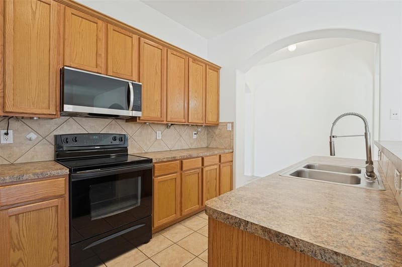 536 Cross Ridge Circle N, Fort Worth TX 76120 - Photo 8
