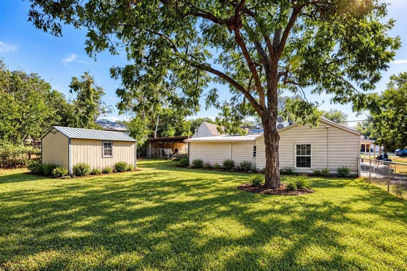 400 S 3rd Street, Grandview TX 76050 - Photo 32