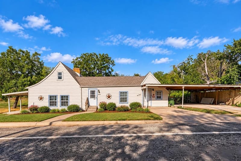 400 S 3rd Street, Grandview TX 76050