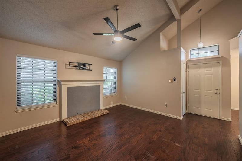 6402 Valleybrooke Court, Arlington TX 76001 - Photo 16
