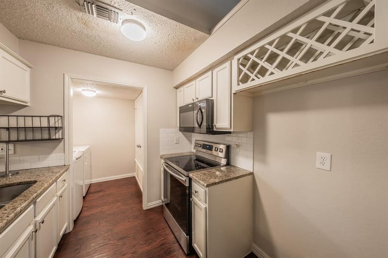 6402 Valleybrooke Court, Arlington TX 76001 - Photo 12
