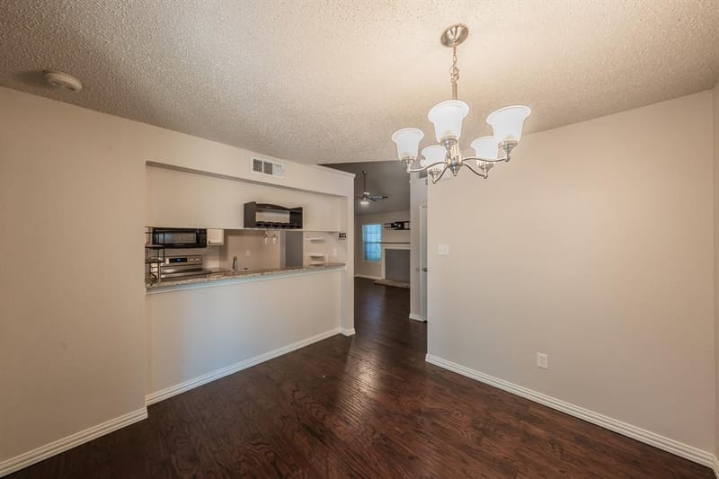 6402 Valleybrooke Court, Arlington TX 76001 - Photo 7