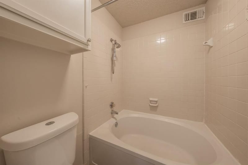 6402 Valleybrooke Court, Arlington TX 76001 - Photo 32
