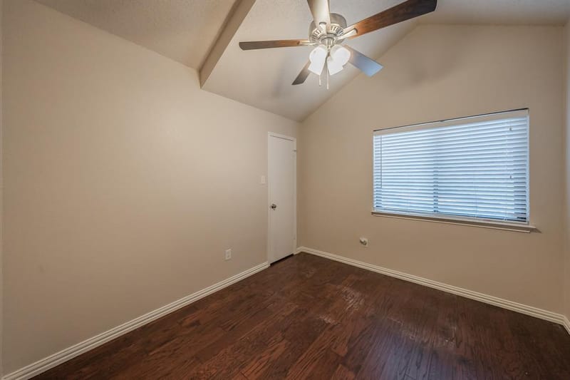6402 Valleybrooke Court, Arlington TX 76001 - Photo 20