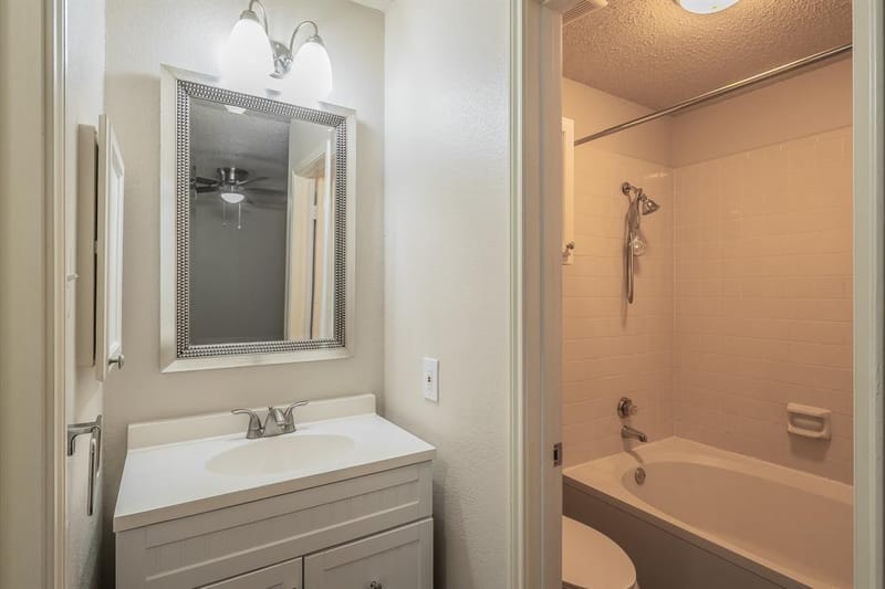 6402 Valleybrooke Court, Arlington TX 76001 - Photo 30