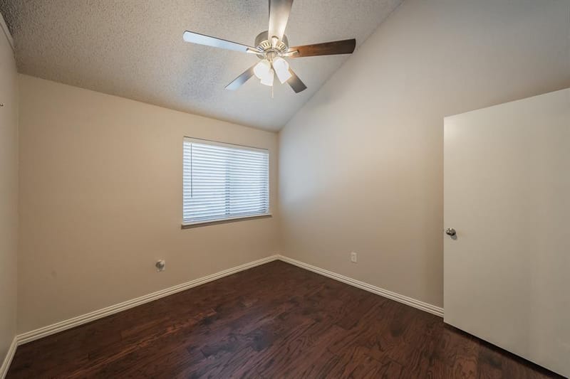 6402 Valleybrooke Court, Arlington TX 76001 - Photo 19