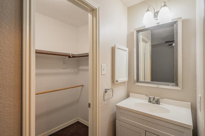 6402 Valleybrooke Court, Arlington TX 76001 - Photo 31