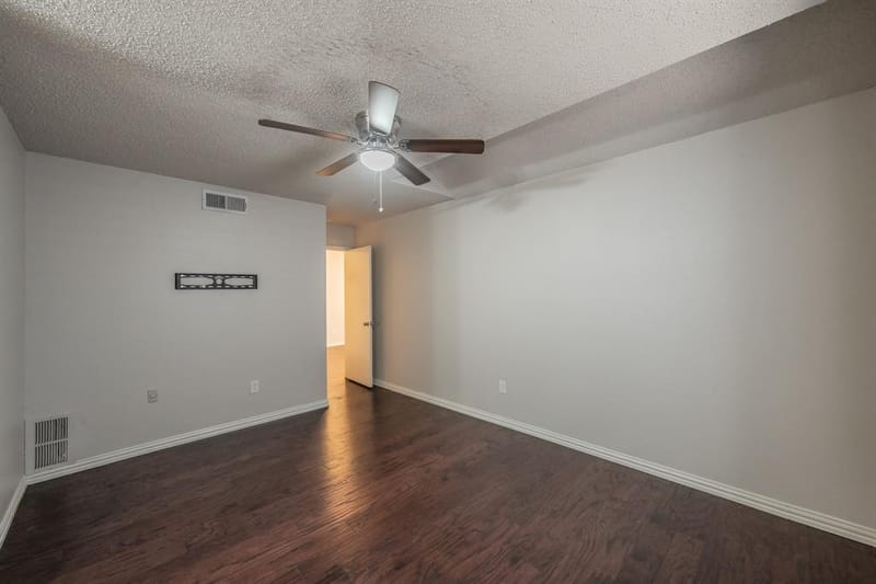 6402 Valleybrooke Court, Arlington TX 76001 - Photo 25