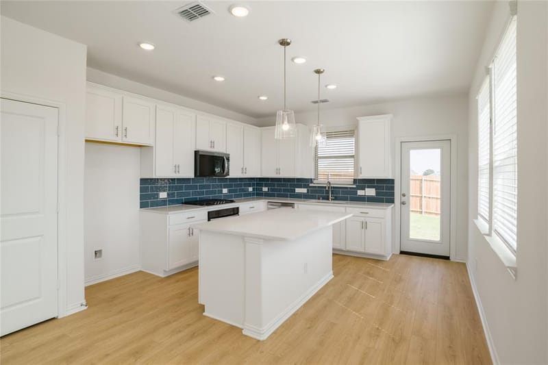 8704 Saratoga Street, Aubrey TX 76258 - Photo 3