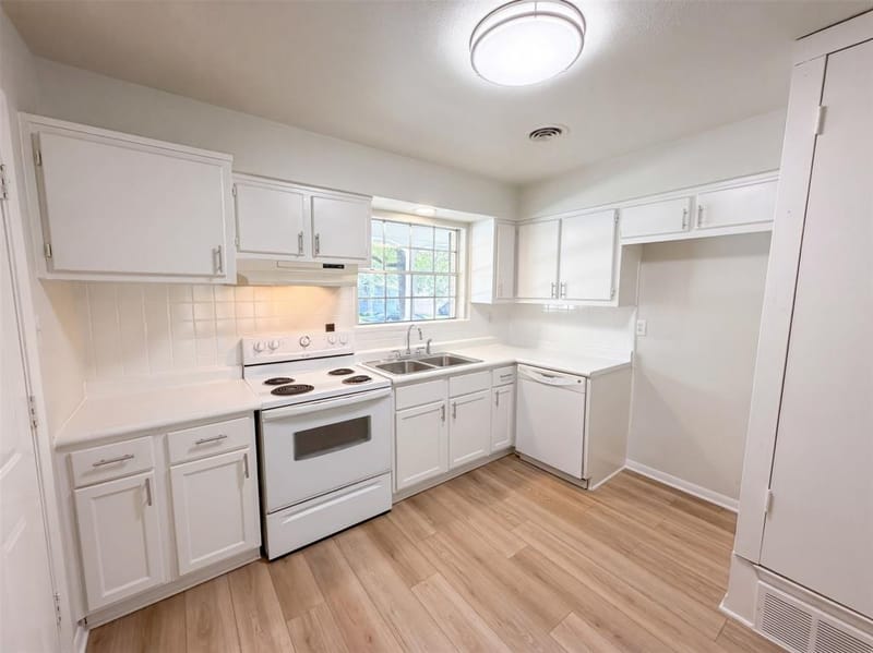 1229 King Drive, Bedford TX 76022 - Photo 2