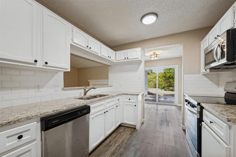 1509 Caplin Drive, Arlington TX 76018 - Photo 6