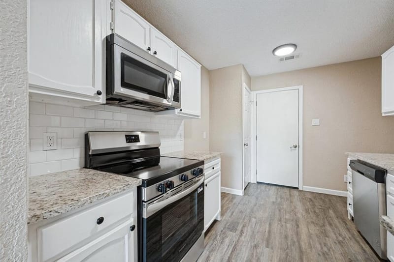 1509 Caplin Drive, Arlington TX 76018 - Photo 7