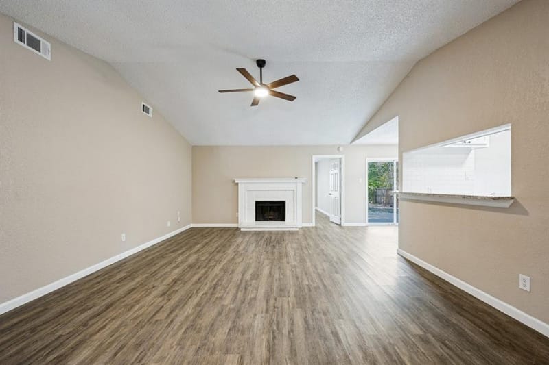 1509 Caplin Drive, Arlington TX 76018 - Photo 3