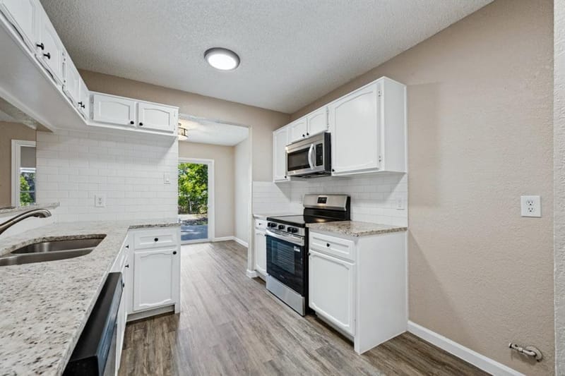 1509 Caplin Drive, Arlington TX 76018 - Photo 8