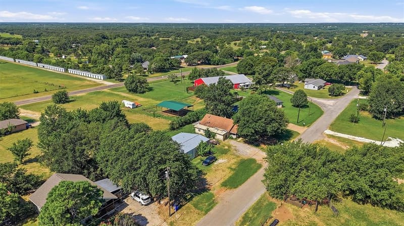 538 W Hughes Street, Collinsville TX 76233 - Photo 13