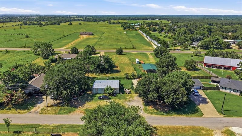 538 W Hughes Street, Collinsville TX 76233 - Photo 14
