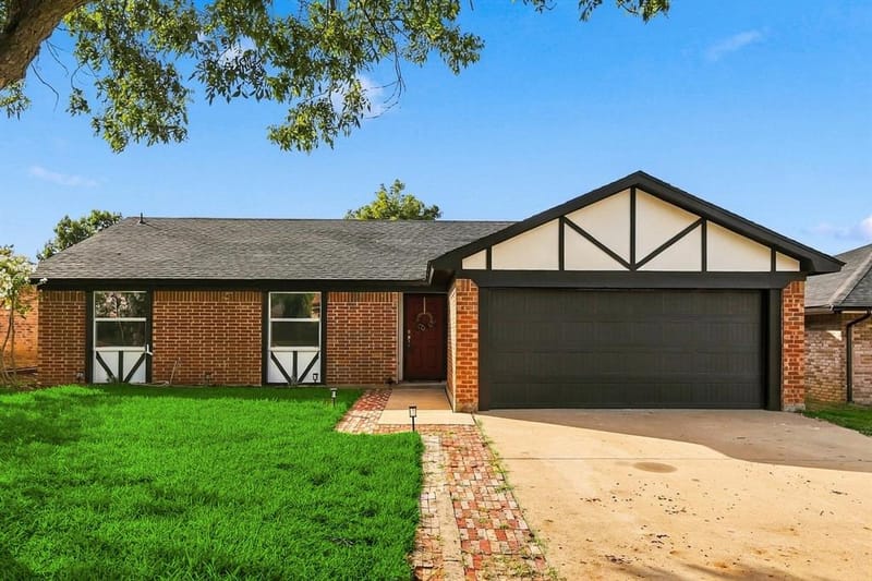 3113 Meadowmoor Street, Fort Worth TX 76133 - Photo 2