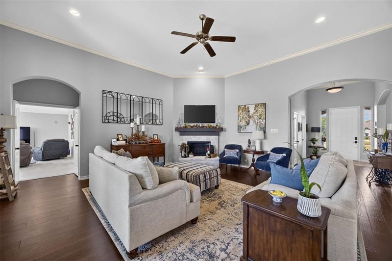 225 Diamond Rose Drive, Burleson TX 76028 - Photo 2