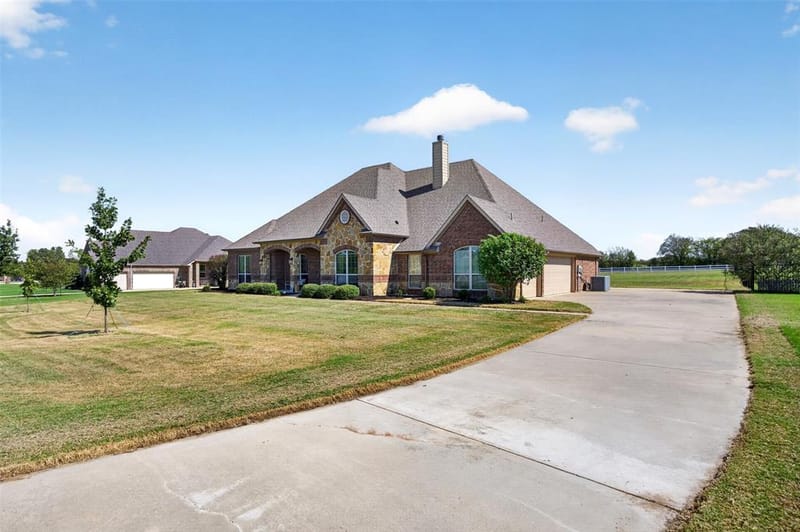 225 Diamond Rose Drive, Burleson TX 76028 - Photo 13