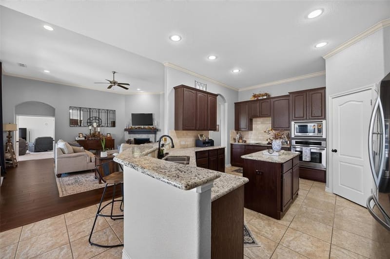 225 Diamond Rose Drive, Burleson TX 76028 - Photo 3