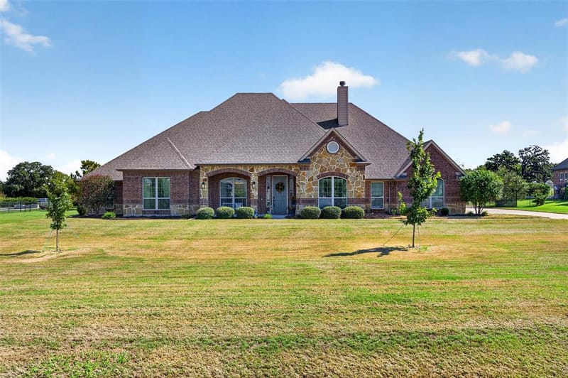 225 Diamond Rose Drive, Burleson TX 76028