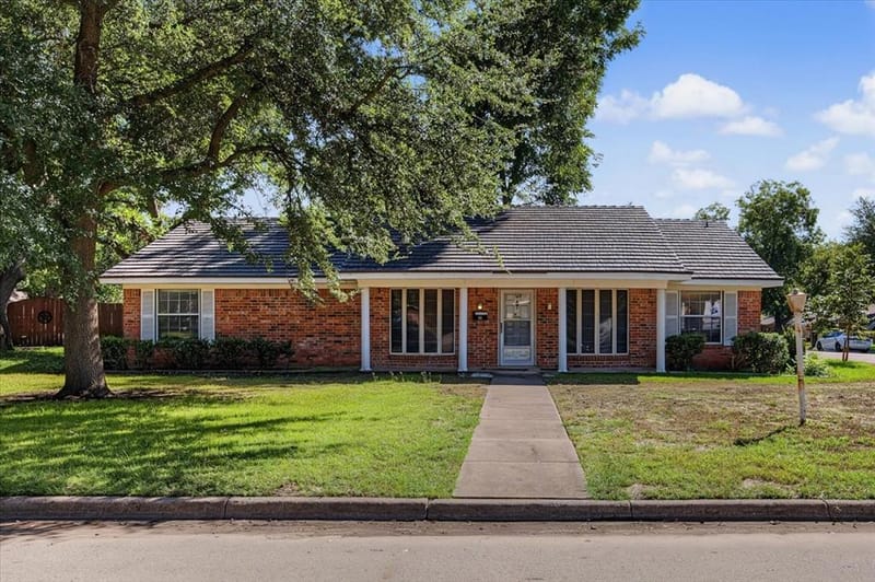 3845 Delmas Drive, Benbrook TX 76116 - Photo 2