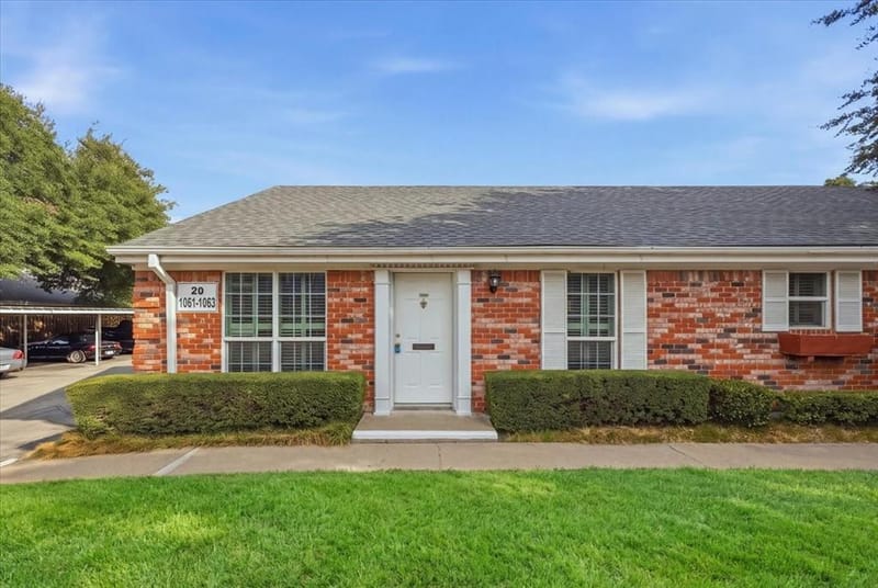 1061 Roaring Springs Road, Fort Worth TX 76114