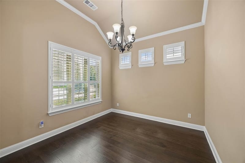 419 San Marcos Drive, Irving TX 75039 - Photo 4
