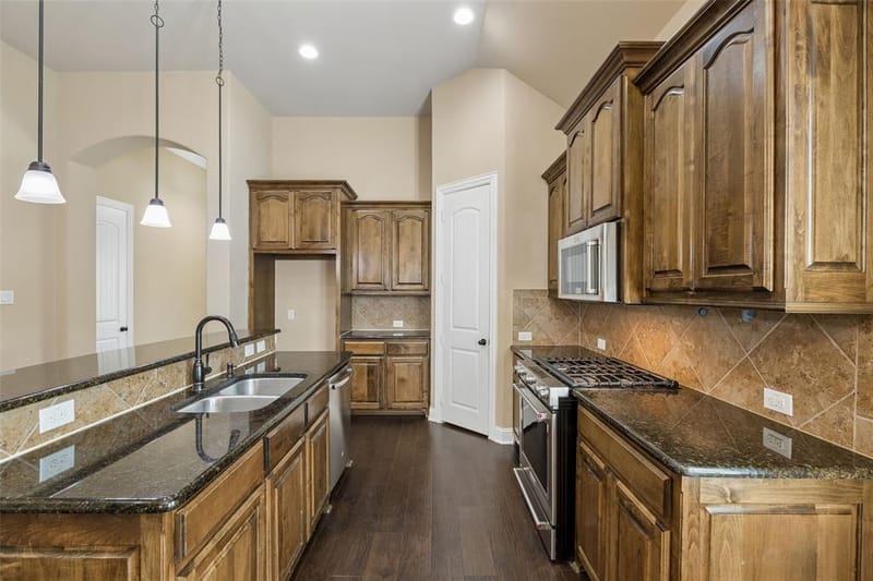 419 San Marcos Drive, Irving TX 75039 - Photo 8
