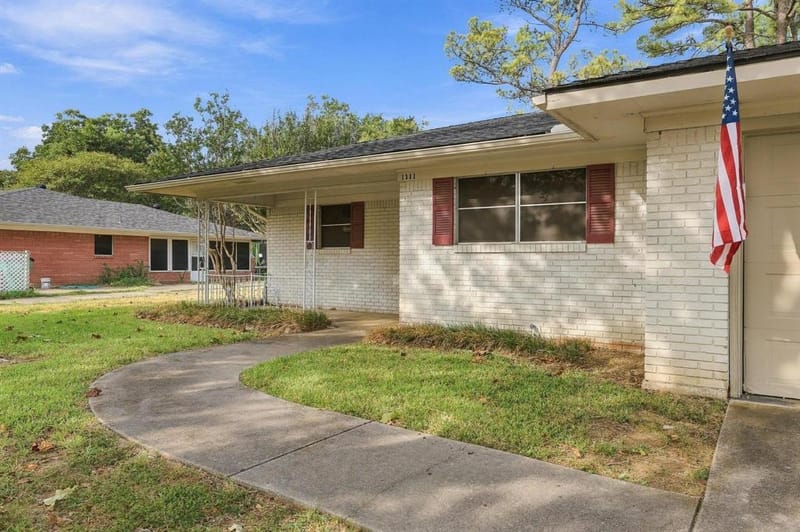 1111 Elmwood Street, Gainesville TX 76240 - Photo 7