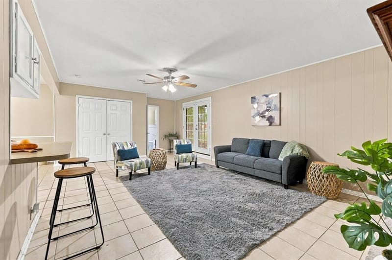1111 Elmwood Street, Gainesville TX 76240 - Photo 3