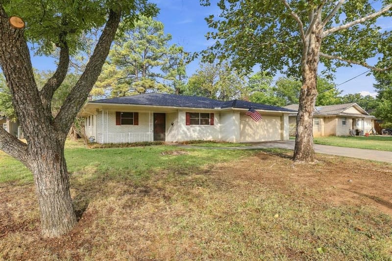 1111 Elmwood Street, Gainesville TX 76240 - Photo 36