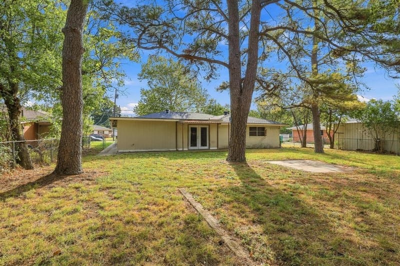 1111 Elmwood Street, Gainesville TX 76240 - Photo 34