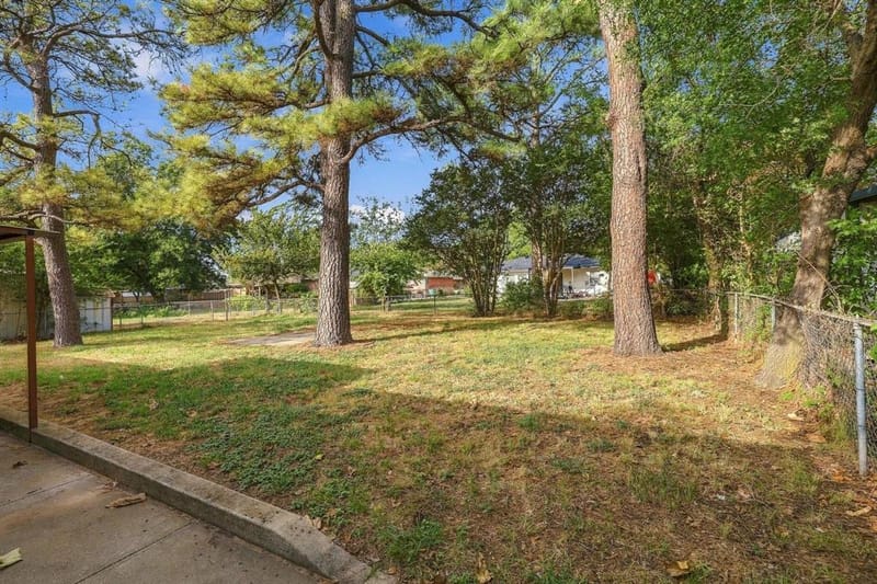 1111 Elmwood Street, Gainesville TX 76240 - Photo 38