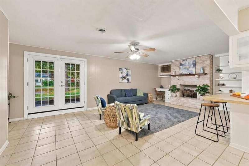 1111 Elmwood Street, Gainesville TX 76240 - Photo 4