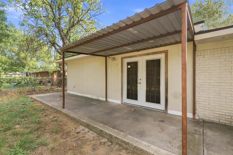 1111 Elmwood Street, Gainesville TX 76240 - Photo 8