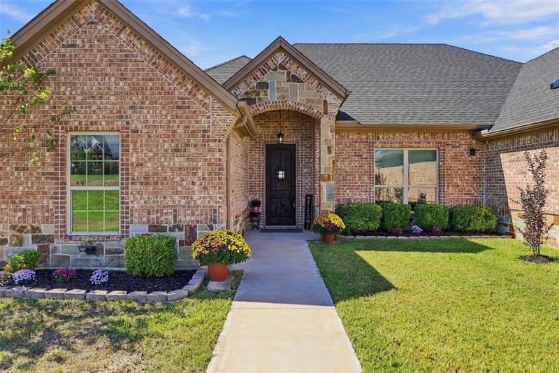 139 Stanford Lane, Springtown TX 76082 - Photo 2