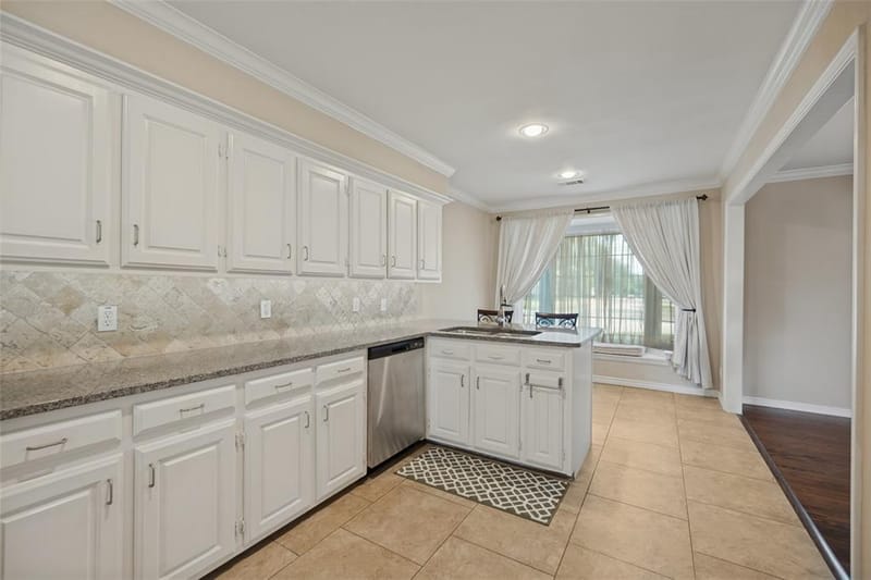9941 Chippendale Drive, Dallas TX 75238 - Photo 11