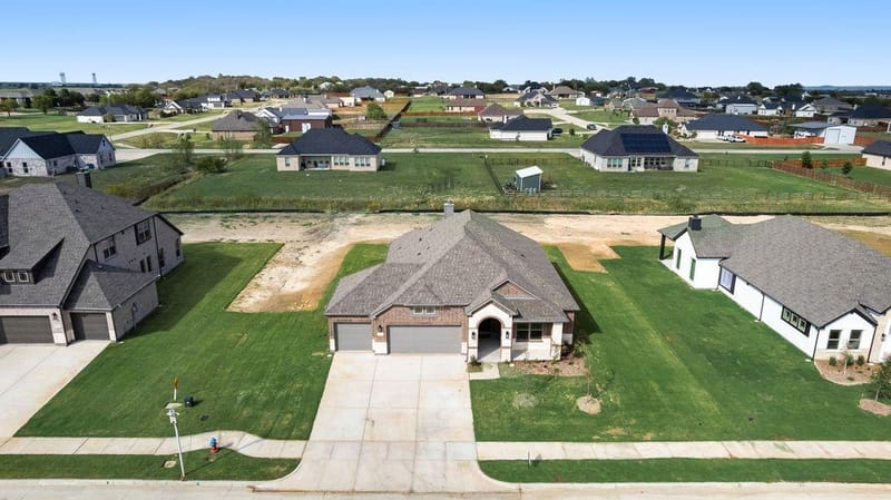 7013 Lilly Lane, Sanger TX 76266 - Photo 2