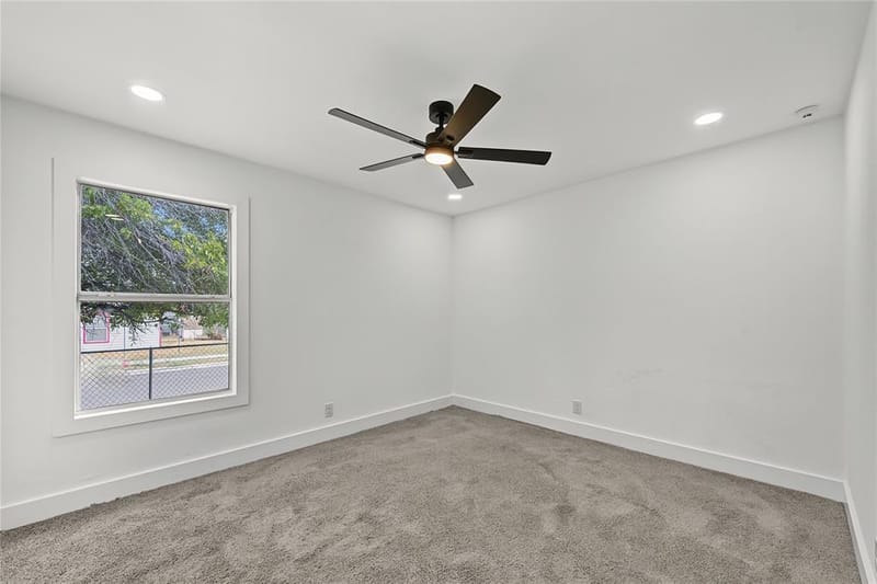 940 E Tucker Street, Fort Worth TX 76104 - Photo 11