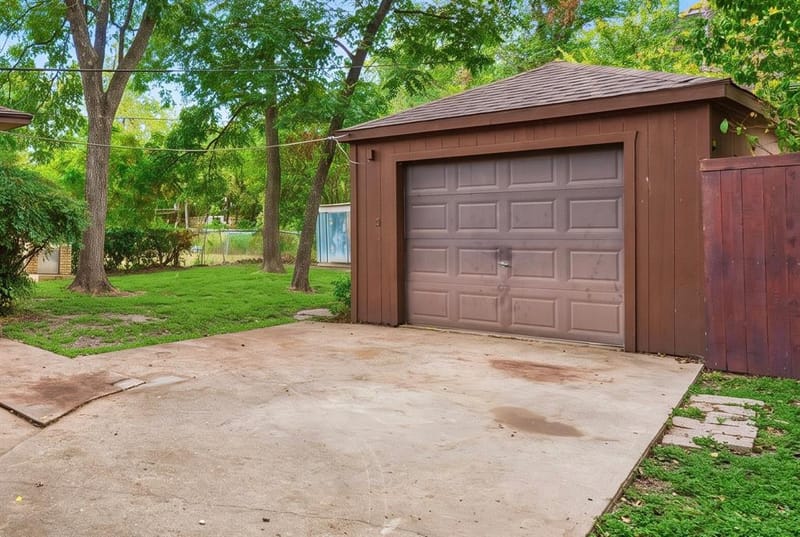 10313 Pinecrest Drive, Dallas TX 75228 - Photo 26