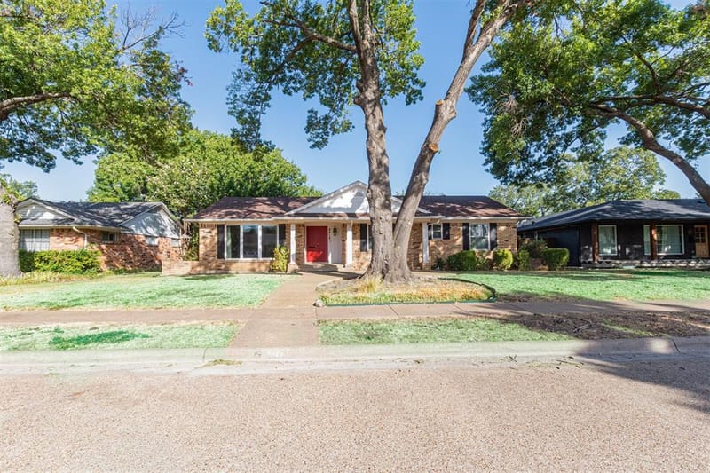 8419 Bocowood Drive, Dallas TX 75228 - Photo 3