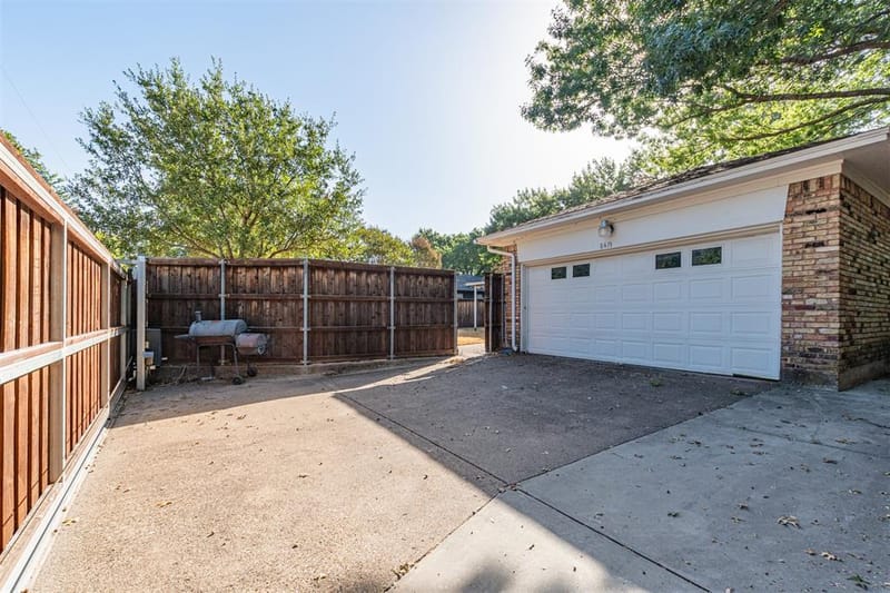 8419 Bocowood Drive, Dallas TX 75228 - Photo 31
