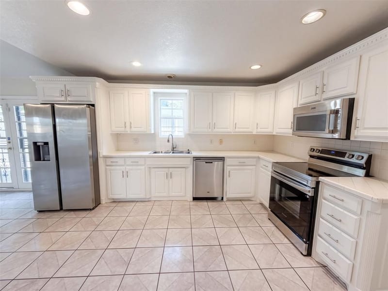 404 Vincent Street, Cedar Hill TX 75104 - Photo 2