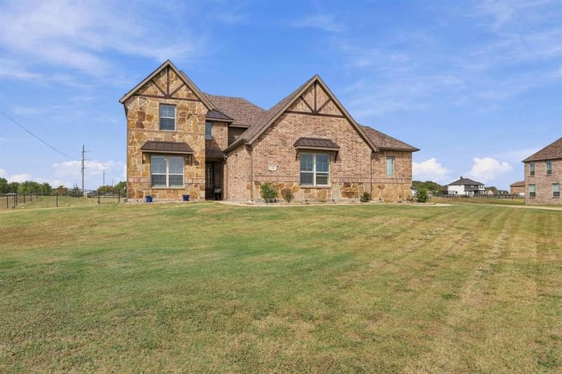 348 Magnolia Drive, Van Alstyne TX 75495 - Photo 2